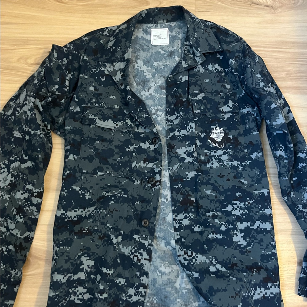 US Navy size M XX long shirt